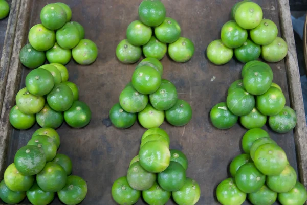 Limão verde para venda — Fotografia de Stock