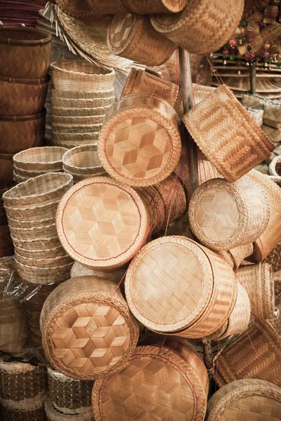 Caixa de arroz tradicional tailandesa na cesta — Fotografia de Stock