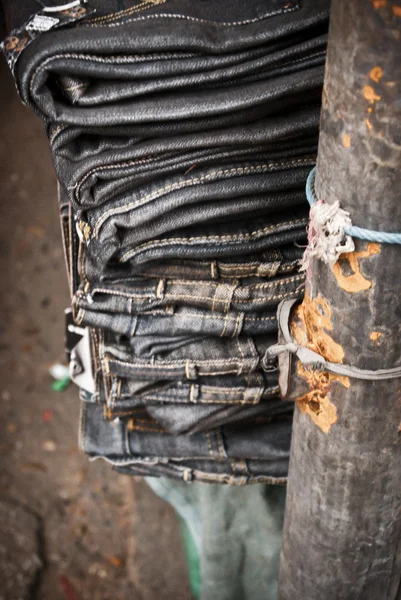 Jeans vikta — Stockfoto