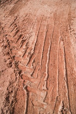 çamur ve lastik izleri