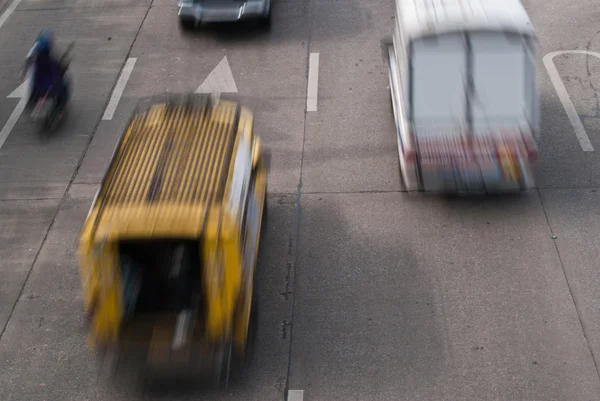 Auto auf der Straße — Stockfoto