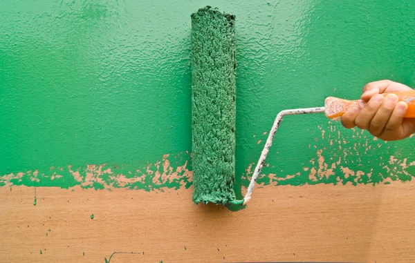 Green paint roller — Stock Photo, Image