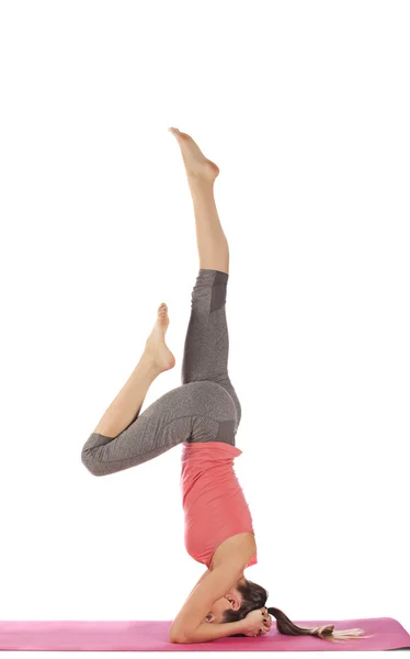 Joven hermosa chica yoga posando —  Fotos de Stock