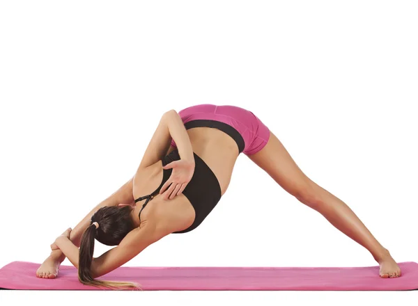 Ung vacker flicka yoga poserar — Stockfoto