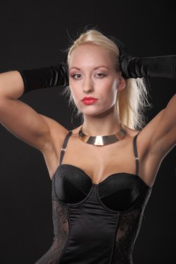 güzel seksi spor kız siyah iç çamaşırı içinde