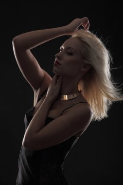 güzel seksi spor kız siyah iç çamaşırı içinde