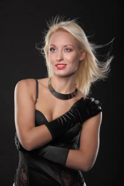 Hermosa sexy chica de deporte de nuevo en lencería en negro —  Fotos de Stock