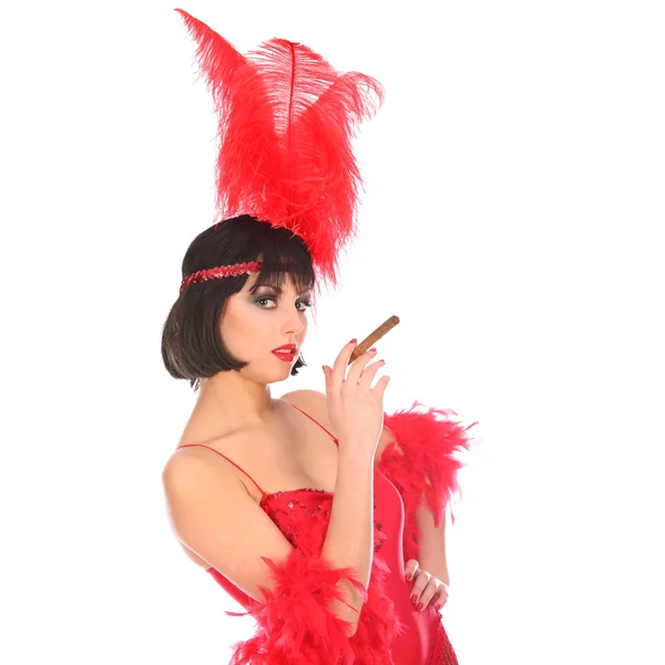 Burlesque danseres met rode verenkleed en korte jurk, geïsoleerd op wit — Stockfoto