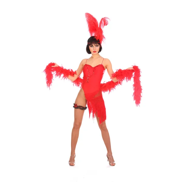 Danseuse burlesque avec plumage rouge et robe courte, isolée sur blanc — Photo