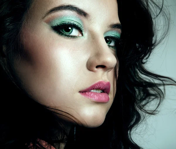 Closeup portrait of beautiful brunette. — Stock Photo, Image