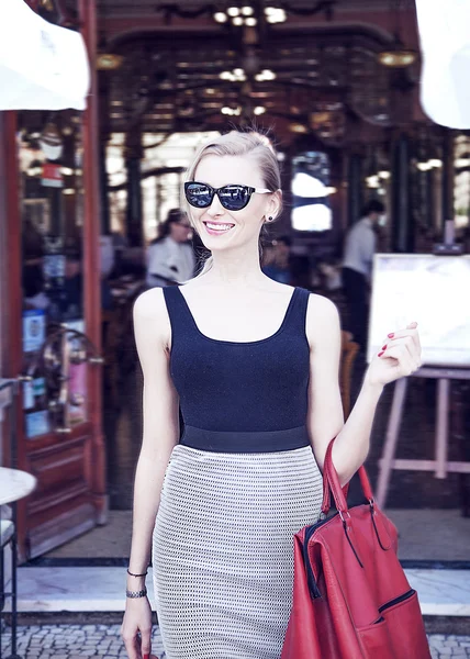 Fashionable blonde girl posing. — Stock Photo, Image