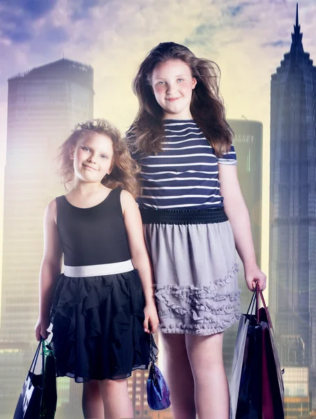 Two young girl posing with bags. — Stock Photo, Image