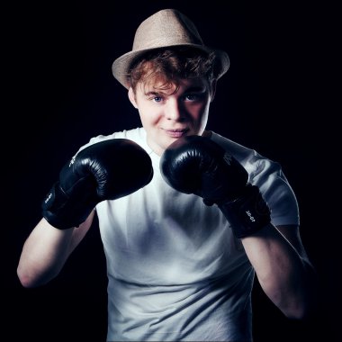 handome adam kameraya bakan.