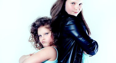 iki sevimli kız güzel.