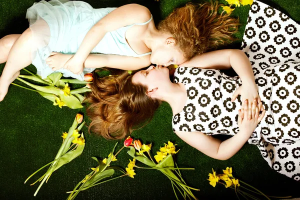 Duas meninas muito bonitos . — Fotografia de Stock