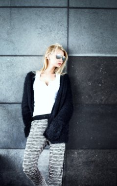 moda sarışın güzellik poz.