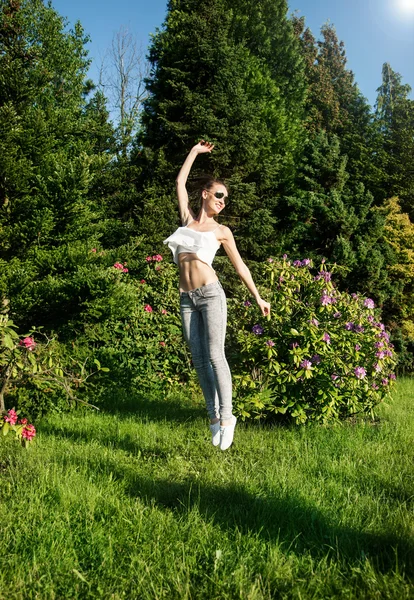 Menina feliz, hora de verão . — Fotografia de Stock