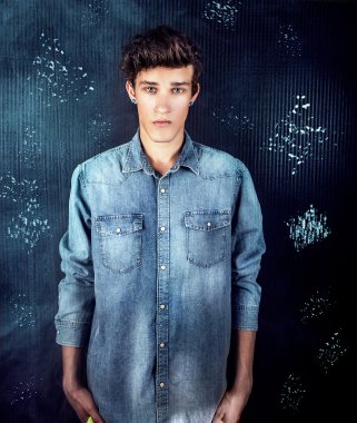 yakışıklı delikanlı