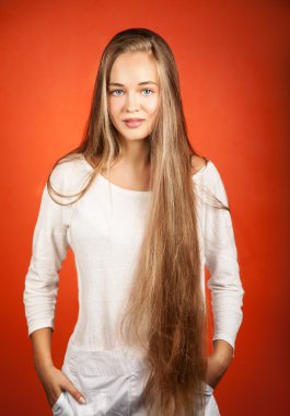 stüdyoda poz genç genç kız.