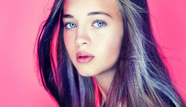 若い 10 代の少女の美しさの肖像画 — ストック写真