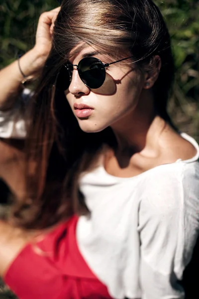 Beauty portrait of young girl — Stock Photo, Image