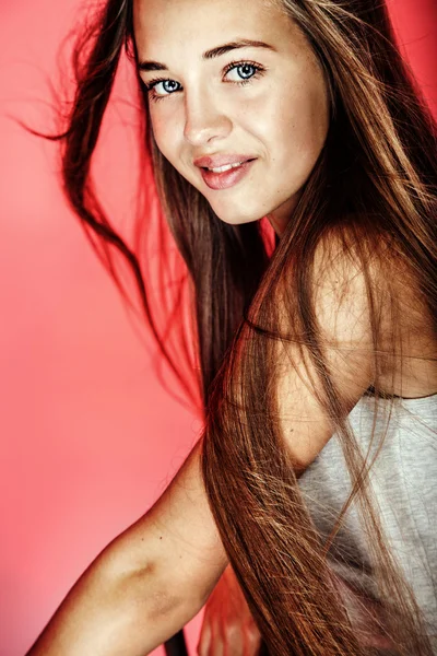 Beauty portrait of young girl — Stock Photo, Image