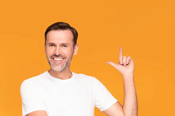 Handsome Happy Man Smiling Looking Camera Pointing His Finger Empty — Stock Photo, Image
