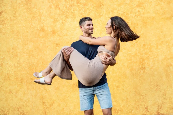 Happy Couple Date Handsome Man Carrying His Beautiful Woman Hands — Foto Stock