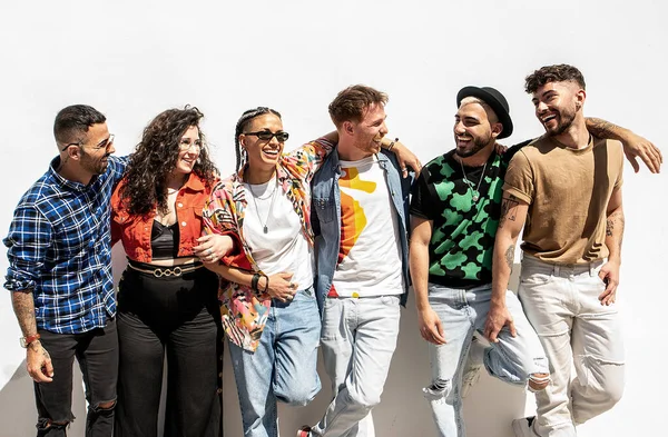 Group Happy Young Friends Having Fun Laughing Standing White Wall — Fotografia de Stock