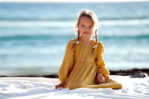 Happy Little Girl Yellow Cute Dress Enjoying Sunny Day Beach — Fotografia de Stock