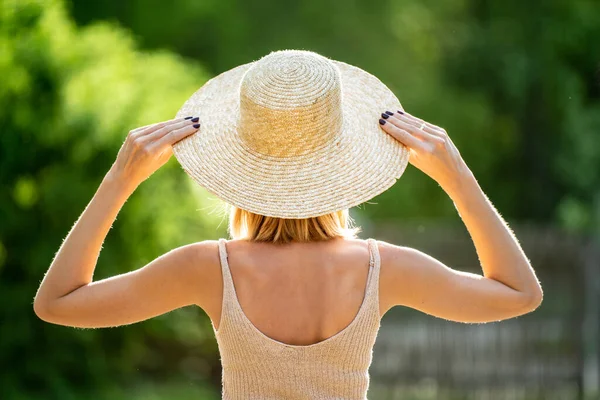 Woman Straw Summer Hat Standing Looking Green Trees Summer Time — Stock Photo, Image