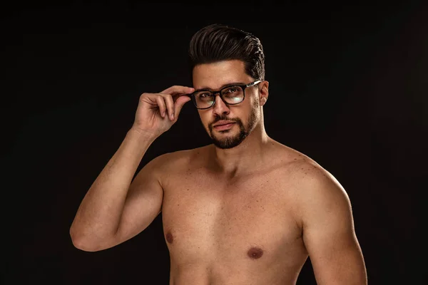 Knappe Sensuele Man Met Bruine Ogen Met Een Bril Shirtloos — Stockfoto