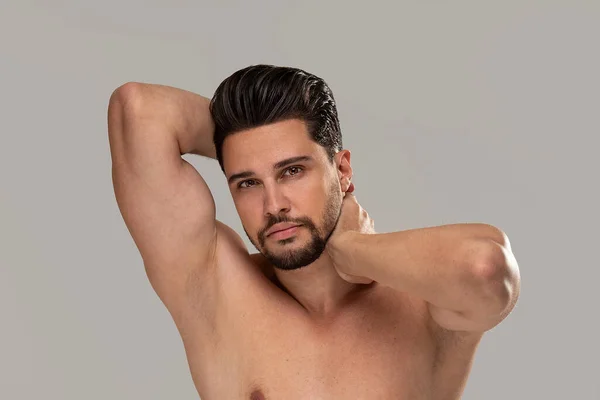 Estúdio Retrato Beleza Homem Bonito Sexy Com Barba Olhando Para — Fotografia de Stock