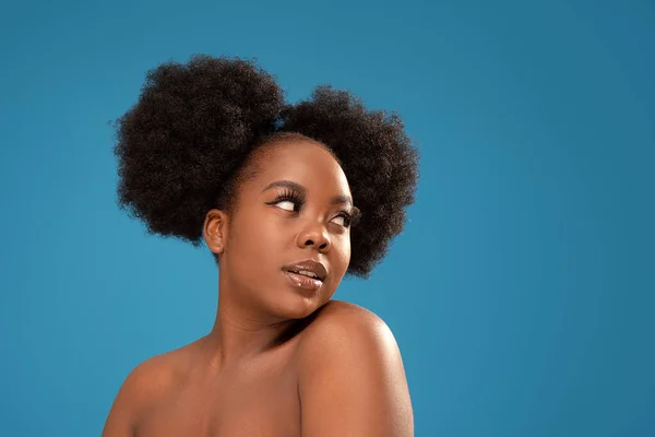 Retrato Beleza Jovem Africana Com Pele Limpa Saudável Olhando Para — Fotografia de Stock