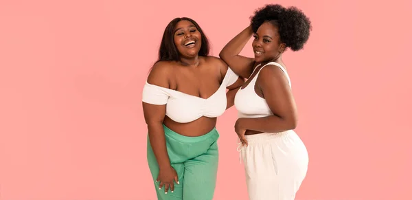 Happy Overjoyed Two Afro Women Smile Broadly Having Fun Together — Fotografia de Stock