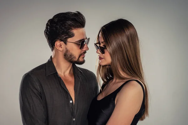 Portrait Young Handsome Couple Wearing Fashionable Sunglasses Looking Eachother Studio — стоковое фото