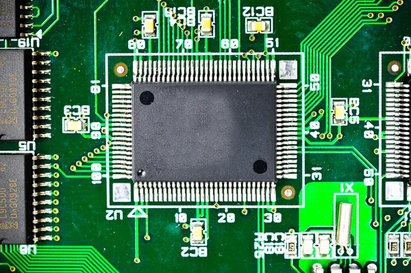 Circuit imprimé avec composants électroniques macro fond — Photo