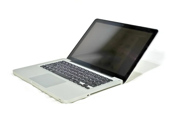 Laptop geïsoleerd op wit — Stockfoto