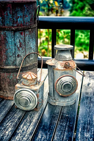 Torcia vintage sulla vecchia struttura del pavimento in legno — Foto Stock