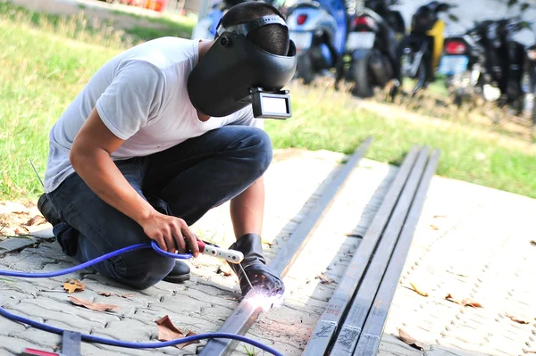 A welder in action — Stock Photo, Image