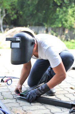 işçi kaynak metali