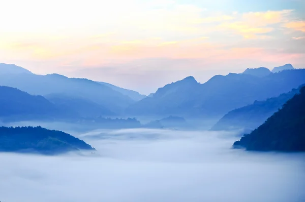 Chiang mai's ochtends op de top van een heuvel uitzicht, thailand — Stockfoto