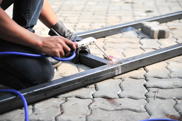 Worker weld metal — Stock Photo, Image