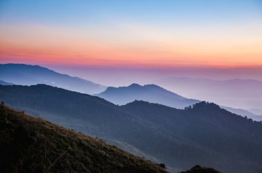Sunset olay yerinde DOI pha tang, chiangrai, Tayland 