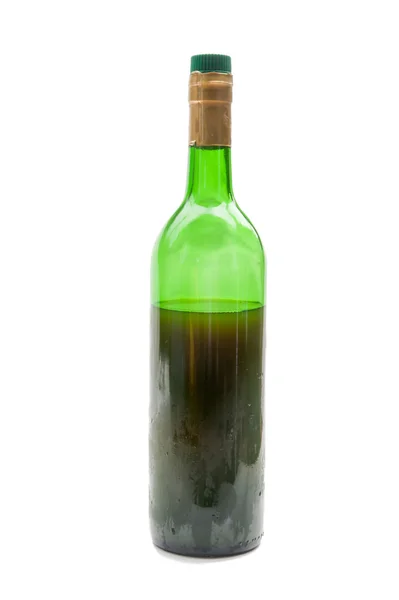 Rotwein in Glasflasche isoliert auf weißem Hintergrund — Stockfoto