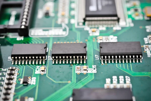 Placa de circuito con componentes electrónicos macro fondo —  Fotos de Stock