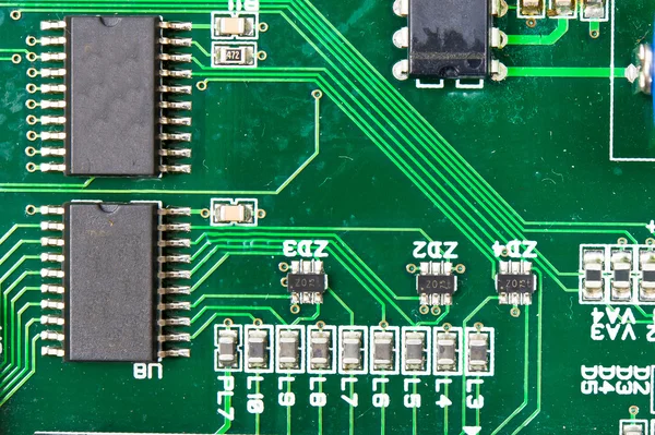 Kretskort med elektroniska komponenter makro bakgrund — Stockfoto