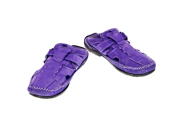 Zapatos de cuero violeta aislados sobre fondo blanco — Foto de Stock