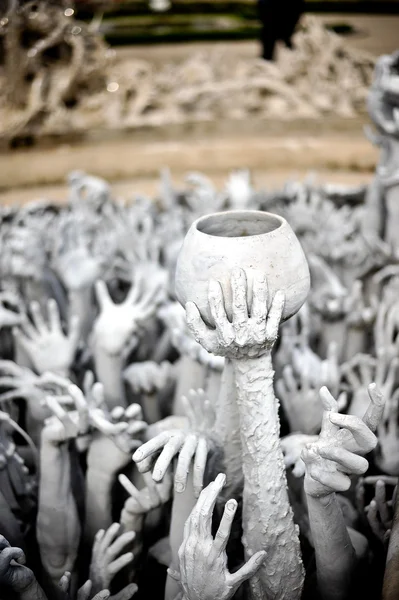 Händer staty från helvetet i Wat Rong Khun på Chiang Rai, Thailand — Stockfoto
