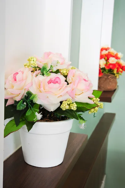 Barevné umělé květiny — Stock fotografie